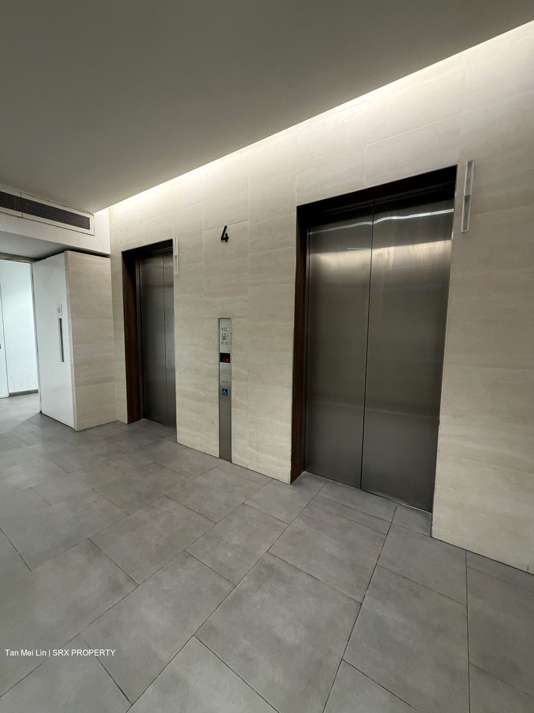 Woods Square (D25), Office #597795361